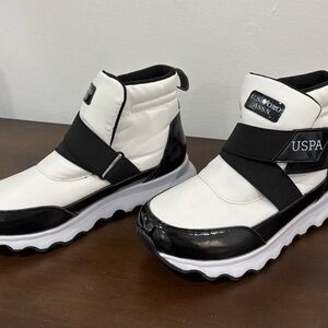 U.S. Polo Assn' Black and White